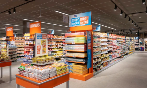 Schappen in een Albert Heijn winkel
